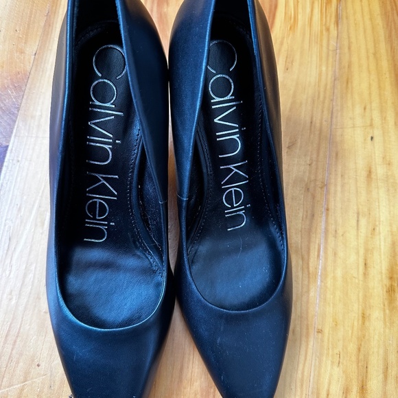 Calvin Klein Classic Mid-heel Pump - Picture 2 of 5